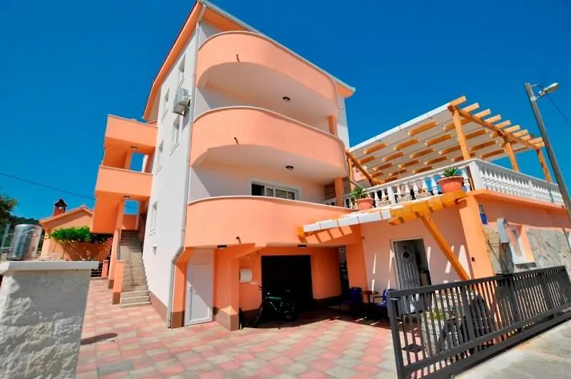 Marinovi Dvori Apartment Slatine