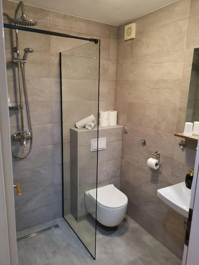 Marinovi Dvori Apartment Slatine