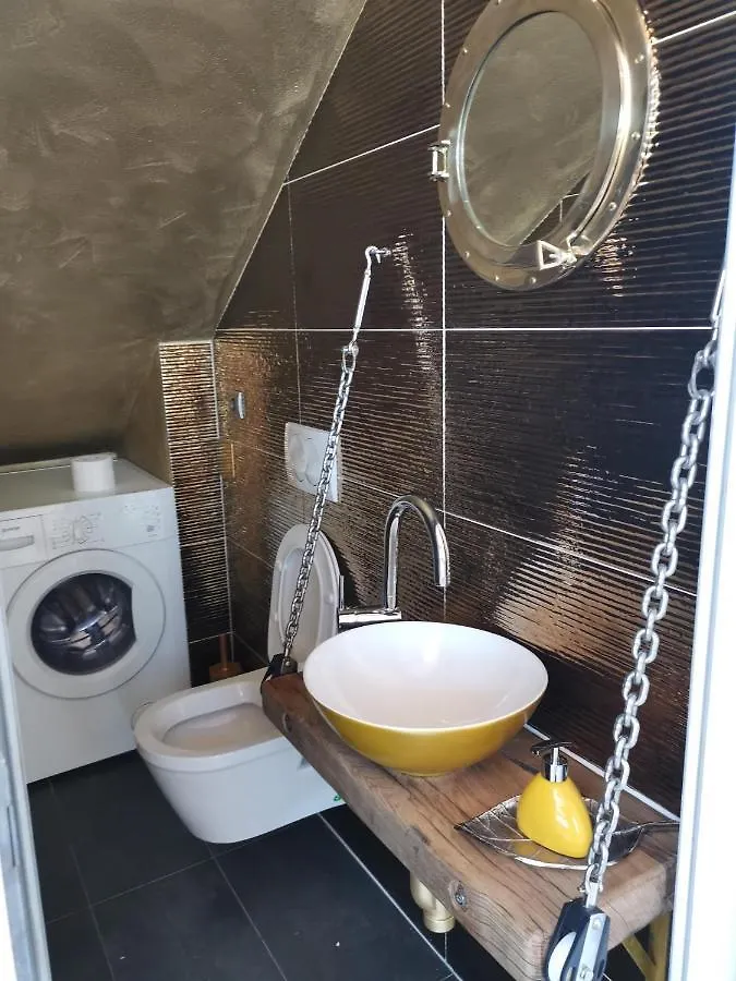 Marinovi Dvori Apartment Slatine