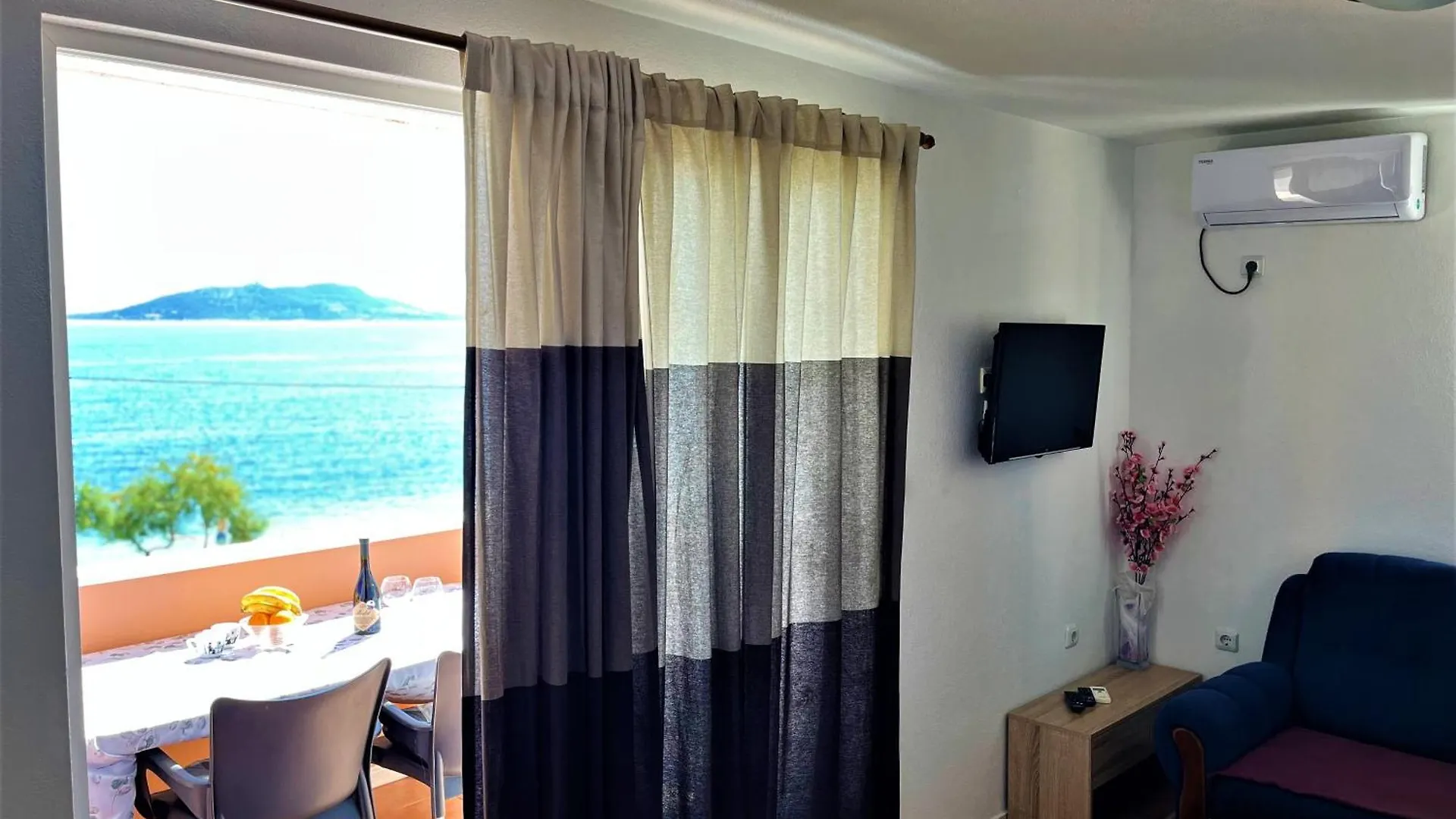 Marinovi Dvori Apartment Slatine