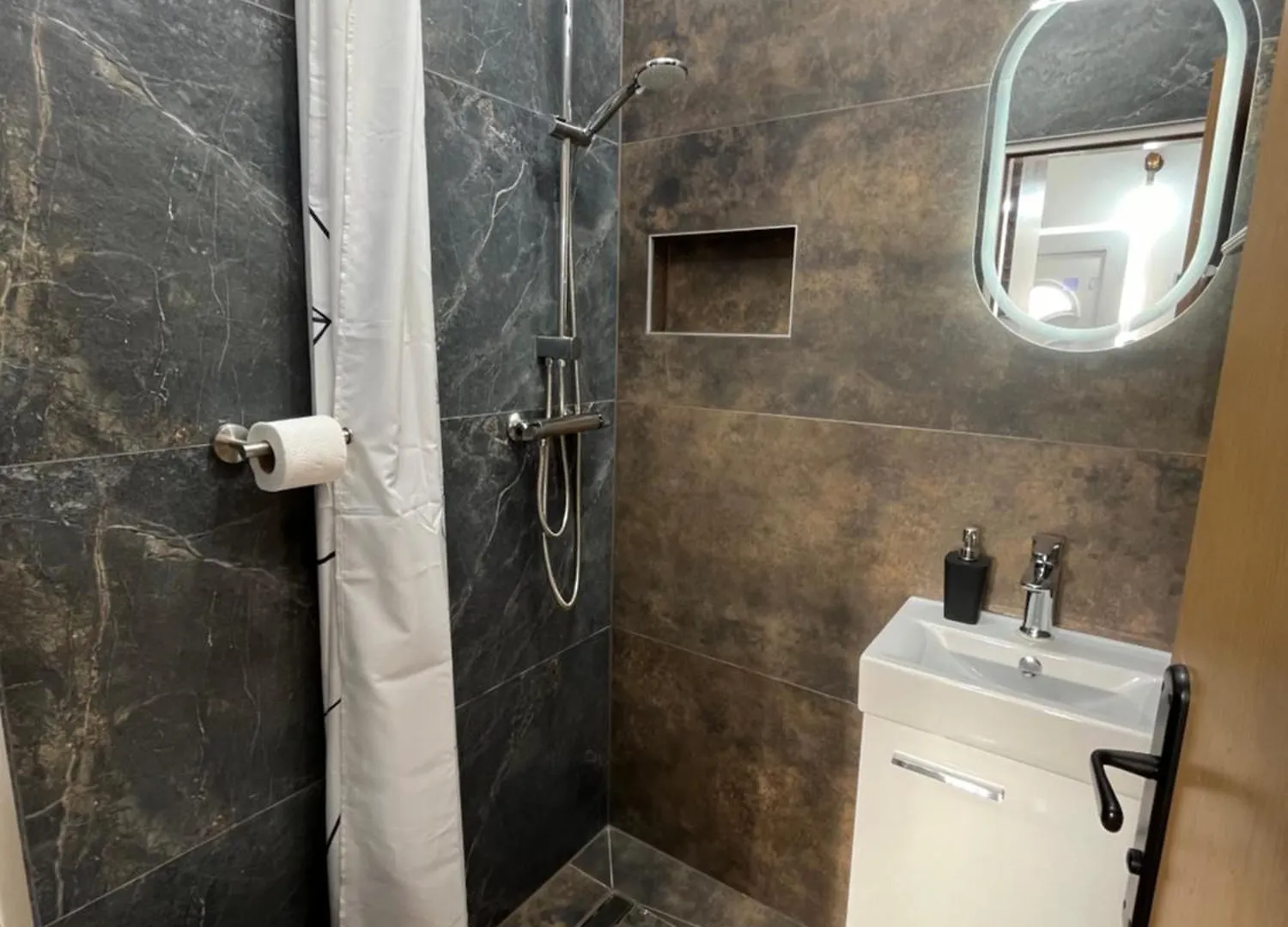 Marinovi Dvori Apartment Slatine