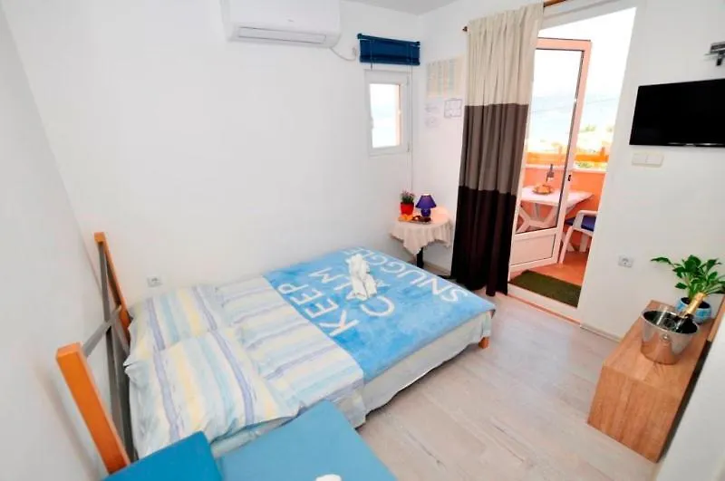 Marinovi Dvori Apartment Slatine