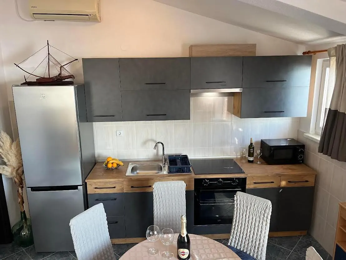 Marinovi Dvori Apartment Slatine 0*,
