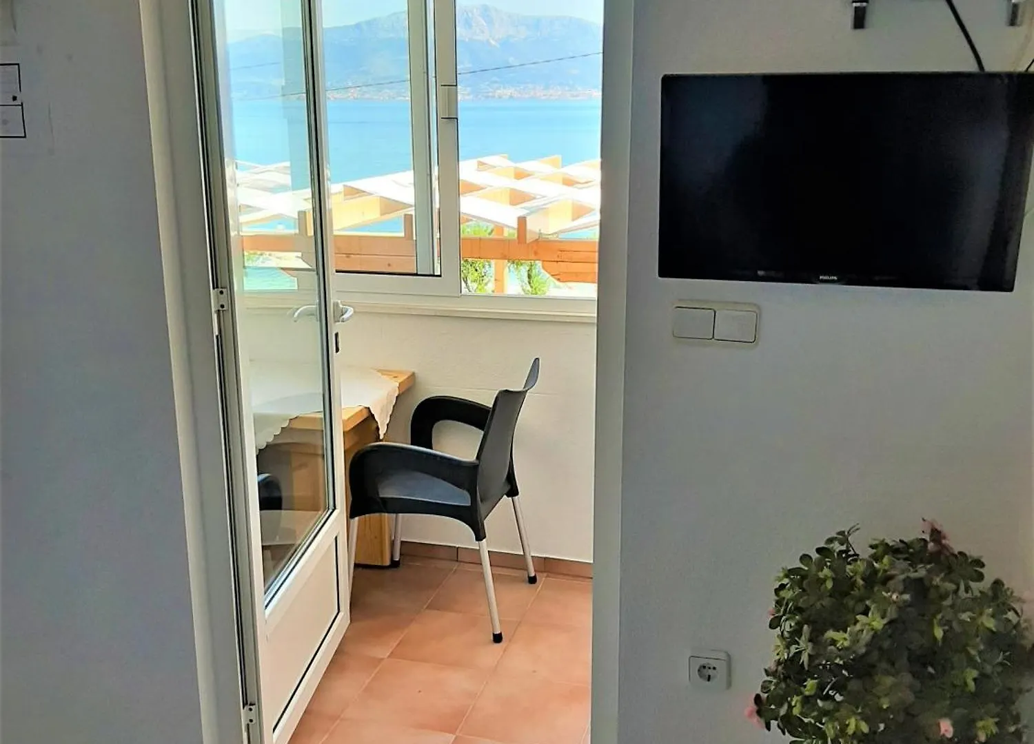 Marinovi Dvori Apartment Slatine